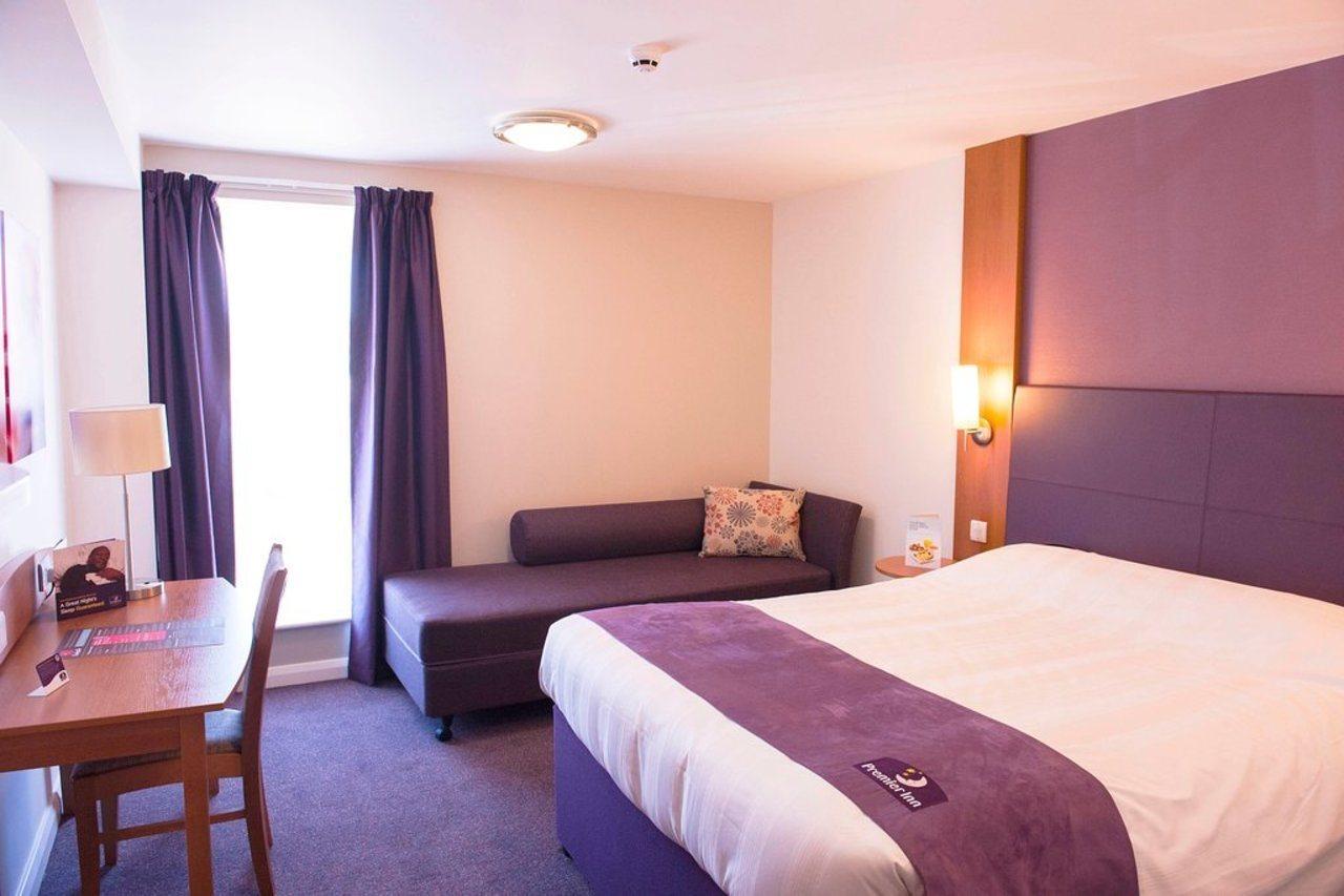 Premier Inn Manchester Airport Runger Lane North Hale  Exteriér fotografie