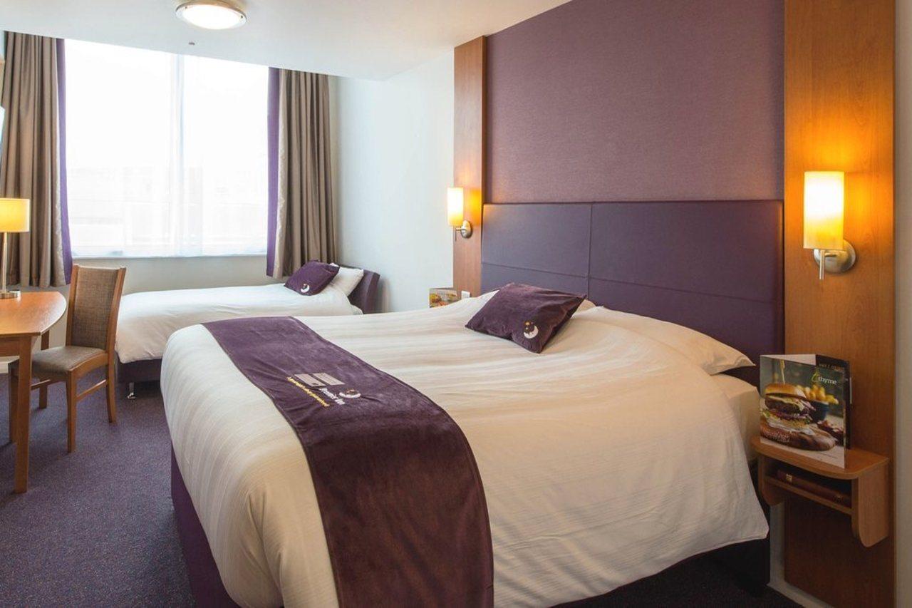 Premier Inn Manchester Airport Runger Lane North Hale  Exteriér fotografie