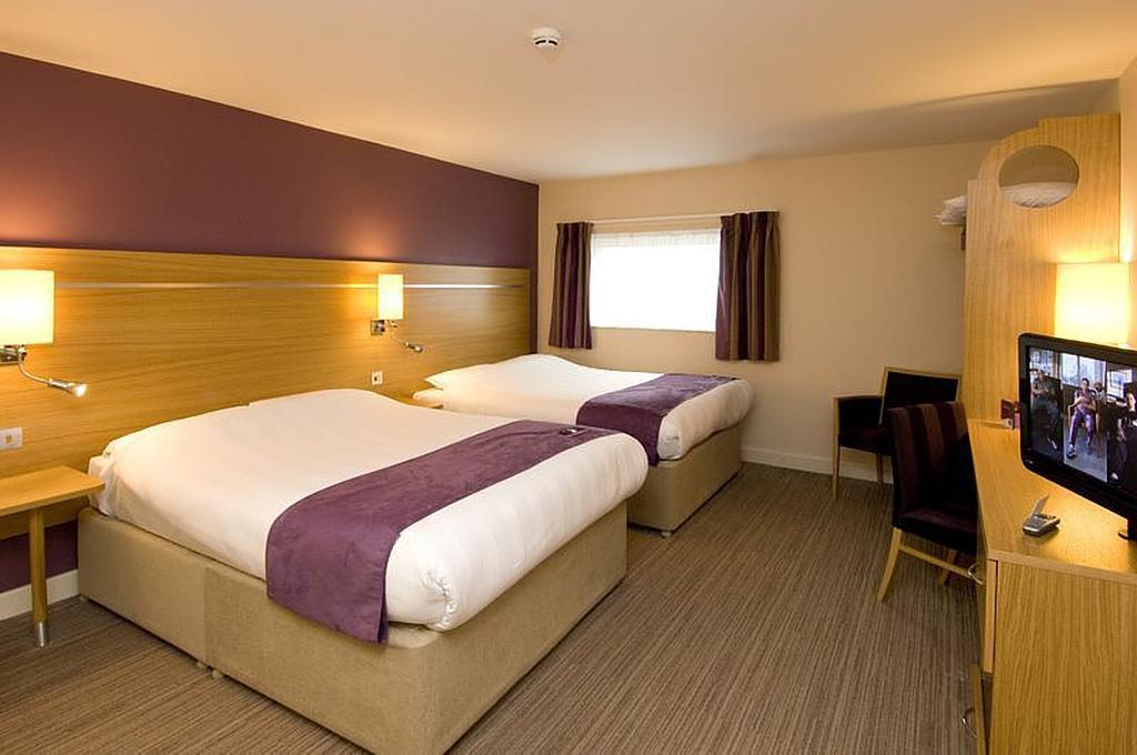 Premier Inn Manchester Airport Runger Lane North Hale  Exteriér fotografie