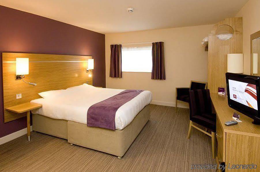 Premier Inn Manchester Airport Runger Lane North Hale  Exteriér fotografie